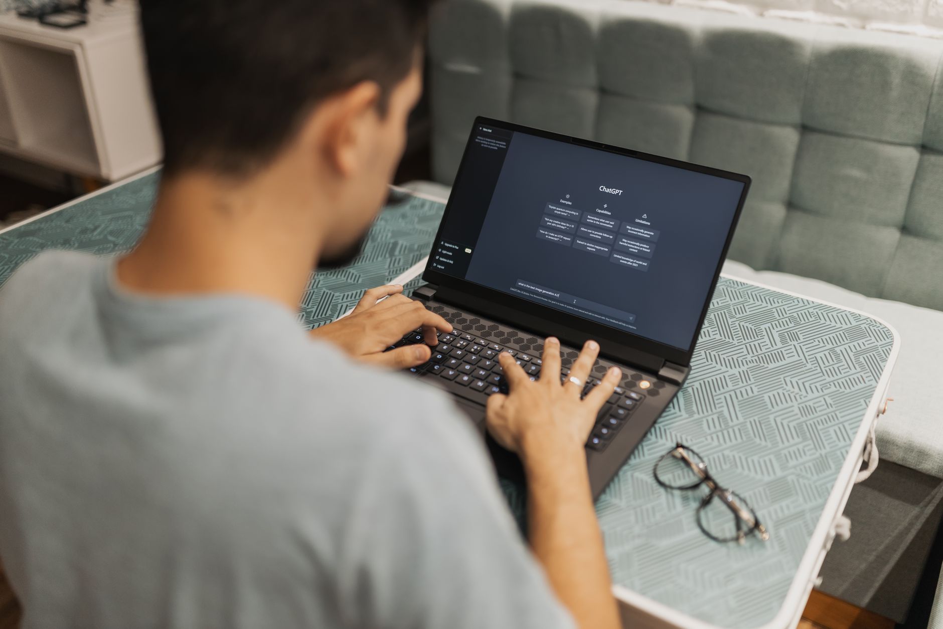 AI response drafting tool for online reviews